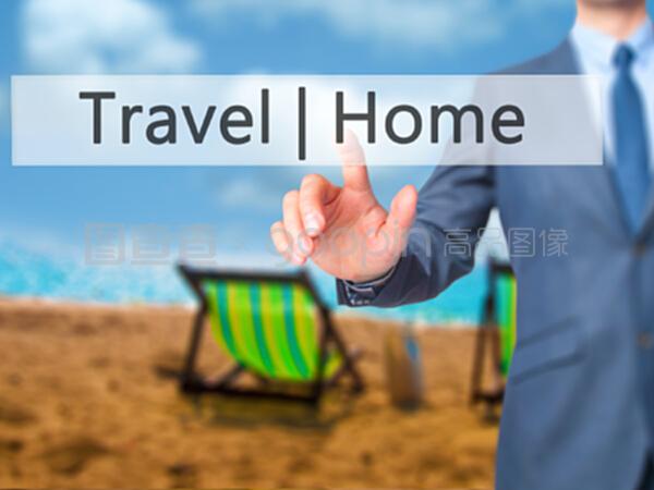 旅行家——商人按觸屏上的按鈕